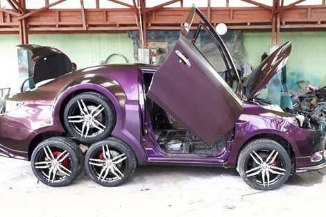 Kỳ quái chiếc Vios được cụ ông 72 tuổi độ… 8 bánh