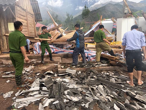 Nỗ lực giúp dân dựng lại nhà sau giông lốc tại Lai Châu, Tuyên Quang