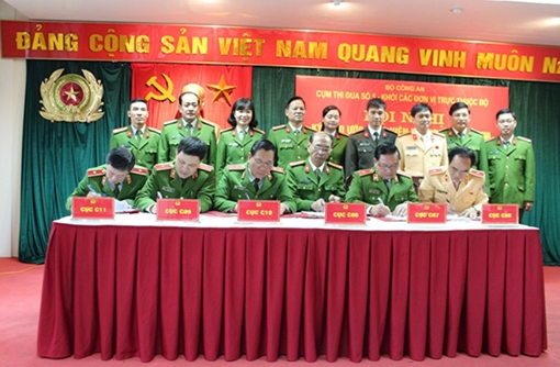 Cụm thi đua số 5 ký giao ước thi đua “Vì an ninh Tổ quốc” năm 2019