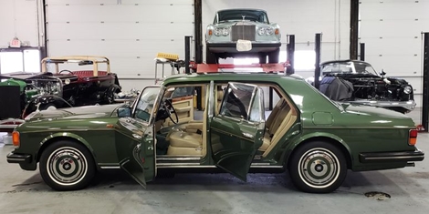 Chốt giá bán Rolls-Royce bọc thép từng chở Công nương Diana