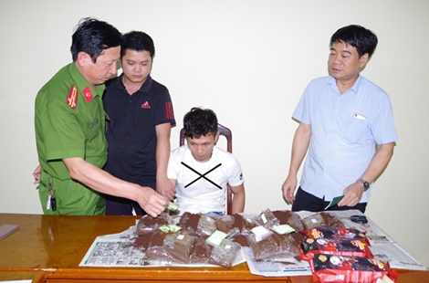 "Đóng" ma túy vào túi cà phê chở đi tiêu thụ 