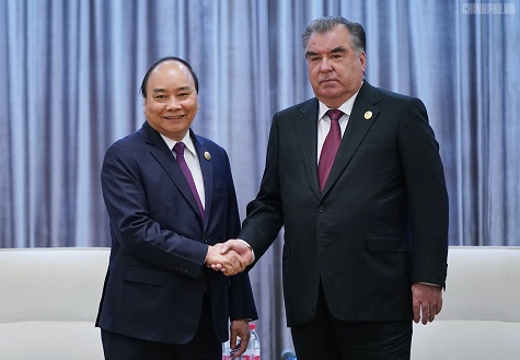 Thủ tướng tiếp xúc song phương bên lề Diễn đàn "Vành đai và Con đường’"