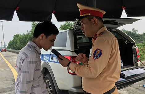 Cần ngăn chặn “ma men” sau tay lái