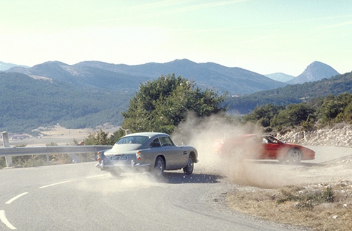 Phiên bản xe Aston Martin huyền thoại trong phim 007 xuất hiện ngoài đời thực