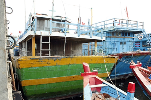 Gặp khó với những con tàu bị “bỏ rơi”