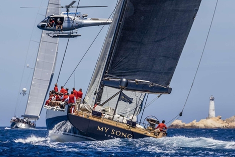 Hy hữu vụ siêu du thuyền 38 triệu USD rơi… xuống biển