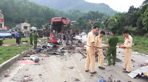 Vụ TNGT thảm khốc ở Hoà Bình qua lời kể của những người tới hiện trường đầu tiên