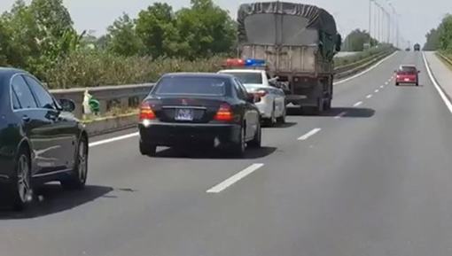 Phạt 2,5 triệu đồng đối với lái xe không nhường đường cho đoàn xe ưu tiên