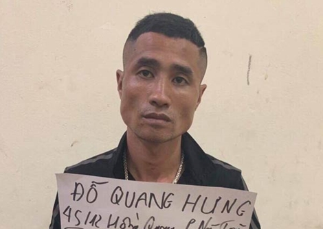 Mâu thuẫn với con, dùng súng uy hiếp bố, mẹ 