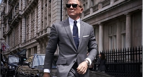 Điệp viên 007 xuất hiện ở London cùng chiếc siêu xe cổ điển