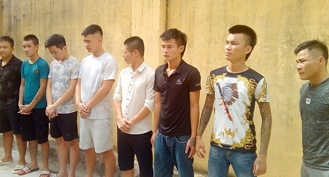 Nhóm côn đồ chuyên “bảo kê”, cưỡng đoạt tài sản của lái xe và thương lái