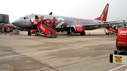 Bị cấm bay suốt đời vì “quậy” tưng bừng trên chuyến bay