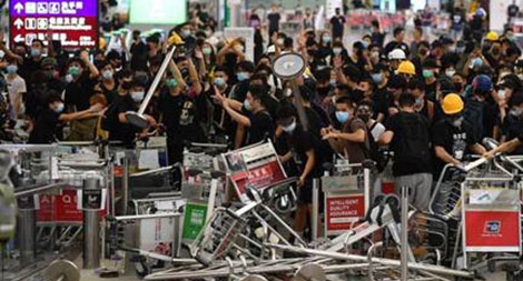 Hong Kong chịu hệ lụy từ các cuộc biểu tình