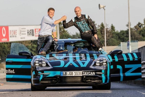 Siêu xe điện của Porsche xác lập kỷ lục mới tại đường đua Nurburgring 