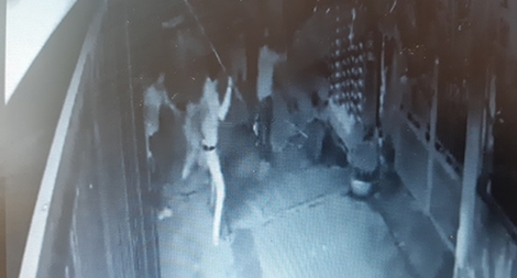 Hai anh em bị chém gục tại chỗ