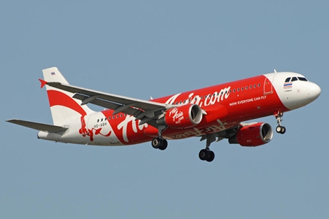 Máy bay hạ cánh khẩn cấp vì động cơ bốc cháy như quả cầu lửa