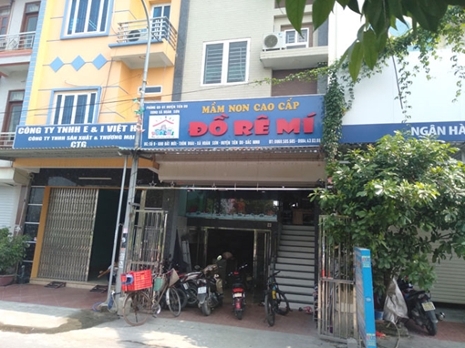 Triệu tập chủ cơ sở mầm non để quên cháu bé 3 tuổi trên xe