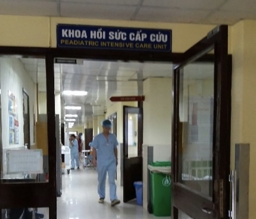 Bé 3 tuổi bị bỏ quên 9 tiếng trong ô tô đã qua cơn nguy kịch