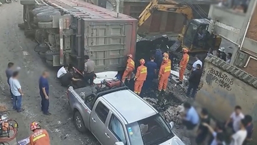 Bị xe 80 tấn đè, người đàn ông may mắn thoát chết