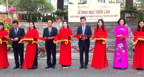 Triển lãm "Dấu ấn địa giới hành chính Hà Nội qua tài liệu lưu trữ"