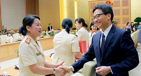 Phó Thủ tướng Vũ Đức Đam gặp mặt Phụ nữ Công an tiêu biểu năm 2018