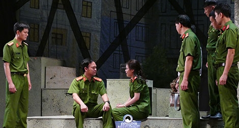 “Vẫn sống” – Xúc động và ấm áp tình người