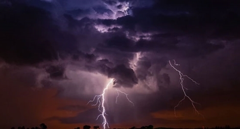 Sét đánh trong đám tang, 6 người tử vong