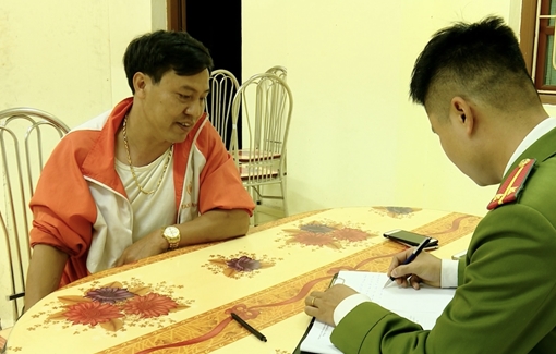 Hai lái taxi ẩu đả do tranh khách, một người nhập viện 