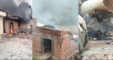 Nhiều nhà dân bốc cháy do mảnh vỡ tên lửa rơi trúng