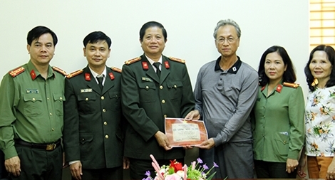 Công an Lào Cai nhận hiện vật lịch sử