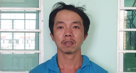 Bắt quả tang tên trộm chuyên lấy túi xách trên xe máy