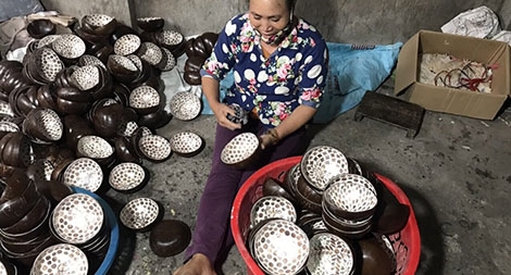 Bâng khuâng sơn mài Chuyên Mỹ