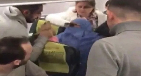 Cả máy bay nháo nhào khi một phụ nữ tự xưng khủng bố, dọa cho nổ tung máy bay