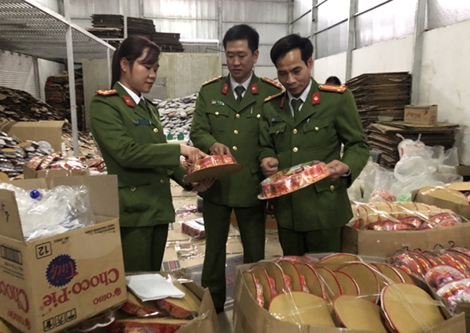 Hơn 2.500 hộp mứt thành phẩm không rõ nguồn gốc