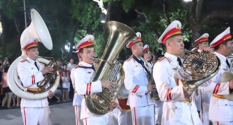 Buổi diễn đặc biệt của đoàn quân nhạc