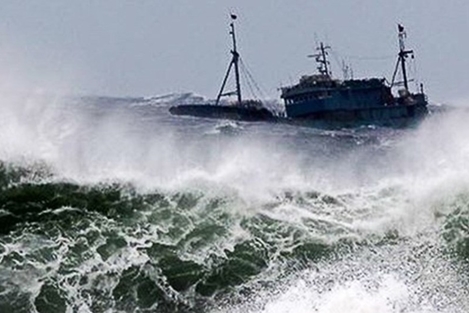 Bão Phanfone suy giảm, cảnh báo nguy hiểm trên Biển Đông