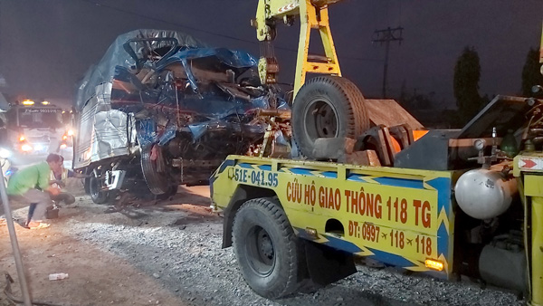 Va chạm liên hoàn trên QL1A, 4 người thương vong