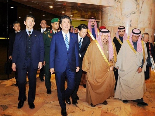 Thủ tướng Nhật Bản và “nước cờ đôi” trên đất Trung Đông