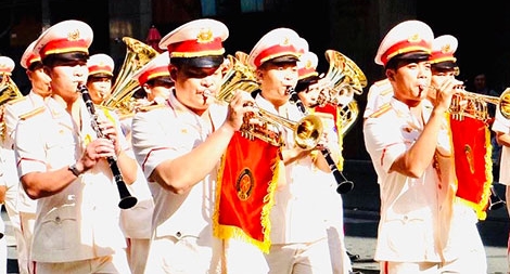 Nghệ sĩ lính chơi kèn trompette