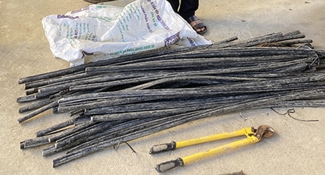 Bắt đối tượng trộm cắp dây cáp viễn thông