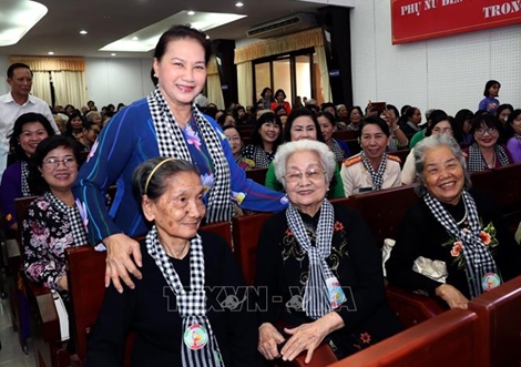 Chủ tịch Quốc hội dự họp mặt Đội quân tóc dài, Bộ đội Thu Hà, cựu nữ TNXP
