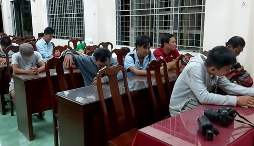 Triệt phá tụ điểm đá gà, tạm giữ 16 con bạc