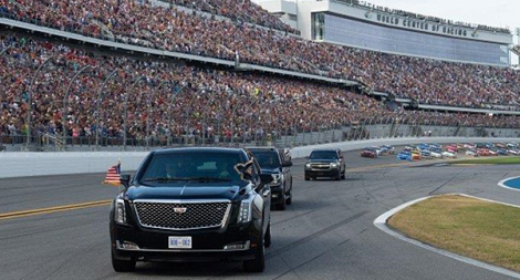 Khám phá "Quái thú" của ông Trump trên đường đua Daytona 500