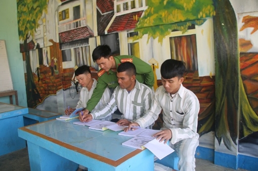 Ươm mầm thiện từ các lớp học ở trại giam