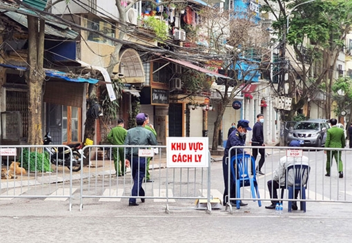 Công an TP Hà Nội siết chặt vành đai tại tuyến phố cách ly