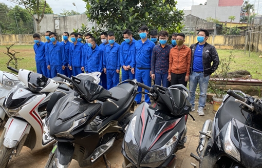 27 con bạc 'chui' vào quán bida đóng cửa sát phạt