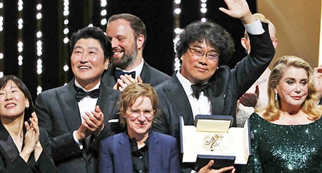 Liên hoan phim Cannes khốn khổ vì COVID-19