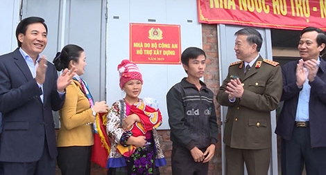 Niềm vui trong những ngôi nhà mới giữa đại ngàn