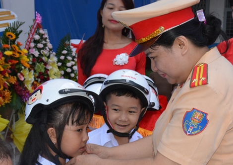 Nữ Phó Đội trưởng gương mẫu, tận tụy phục vụ nhân dân