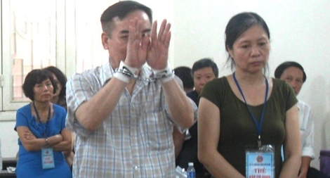 Vợ chồng cựu Phó Vụ trưởng chiếm đoạt gần 50 tỷ đồng